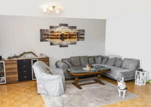 Großzüguges Wohnzimmer