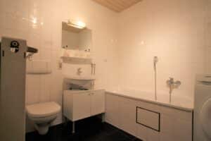Das schöne Badezimmer.