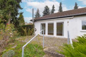 Die großzügige Terrasse liegt in südwestlicher Richtung und bietet ihnen im Sommer zahlreiche Sonnenstunden.