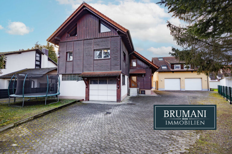 Renoviertes Einfamilienhaus mit Nebenhaus