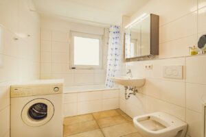 Hauptbadezimmer mit Badewanne