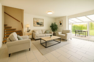 Wohnbereich mit Fensterfront - visualisiert