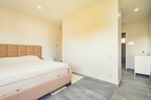 ...ins Elternschlafzimmer mit...