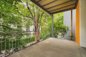 Südbalkon mit anschließender Loggia