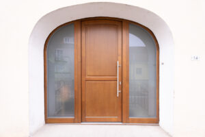 Viele Sanierungen wie das neue Eingangsportal...