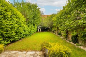 Garten mit Grünfläche