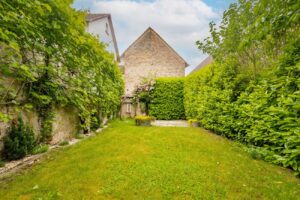 Garten mit Grünfläche