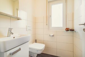 ...einem Gäste-WC...