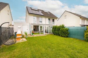 Garten mit Wintergarten