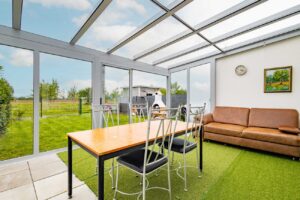 Wintergarten mit Gartenfläche