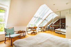 Hauptschlafzimmer mit Einbauschrank