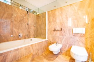 Hauptbadezimmer DG mit Badewanne