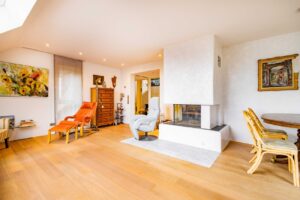 Wohnbereich mit Kamin