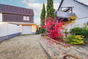 Hinterhof mit separater Garage