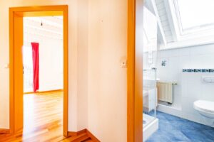 ...gelangt man ins erste OG.