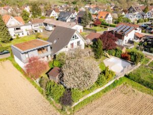 ...ohne Angrenzende Häuser.