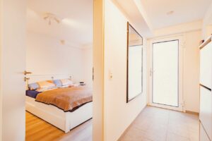 Zugang Schlafzimmer und Gartenbereich