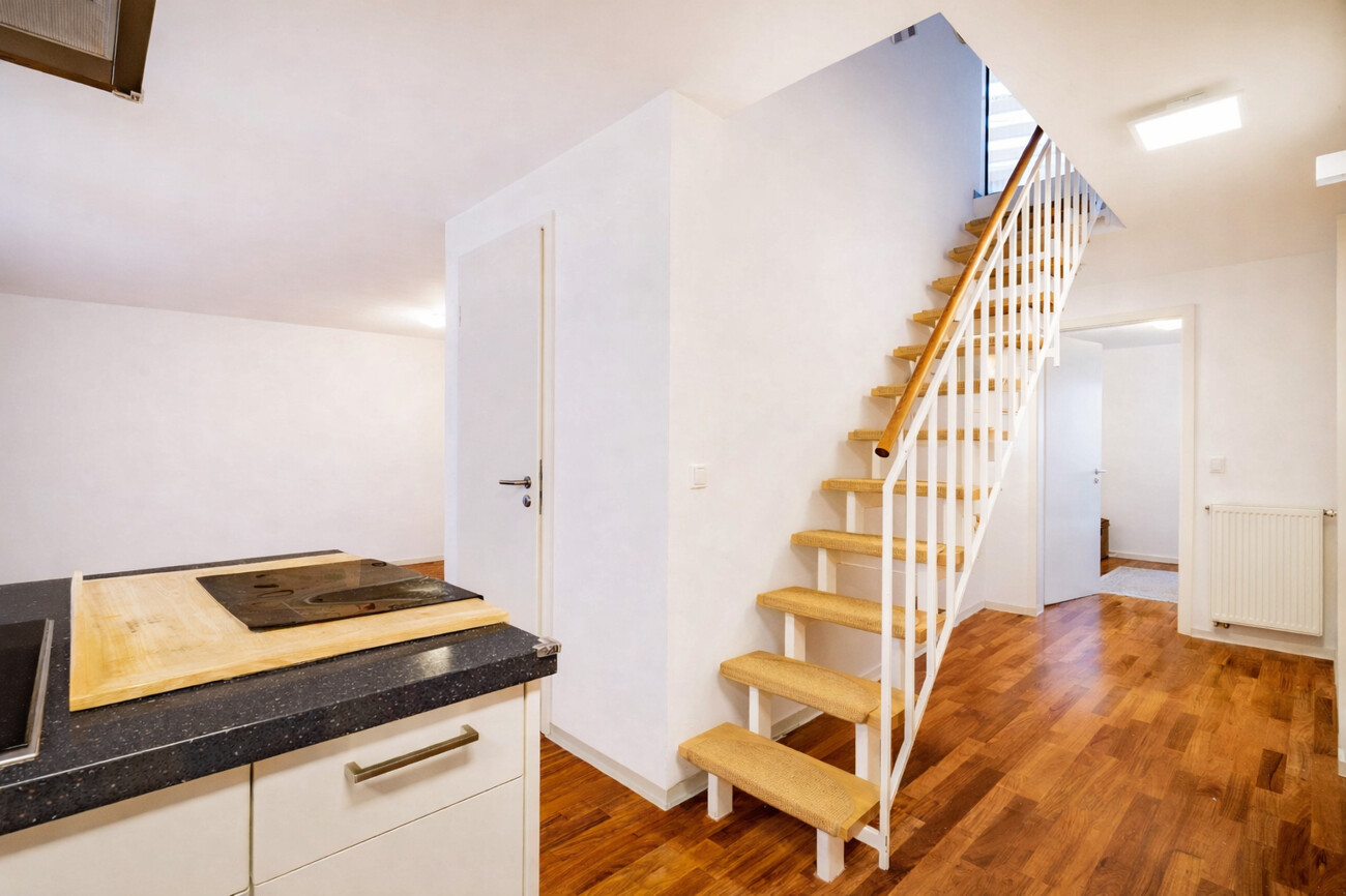 Zugang Dachterrasse und ersichtlicher Schnitt der Wohnung