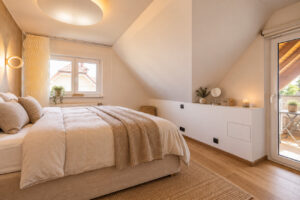 Schlafzimmer mit Balkon (visualisiert)