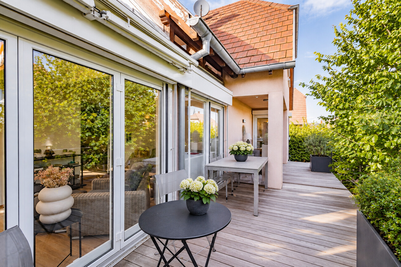 Terrasse hinter dem Haus (visualisiert)