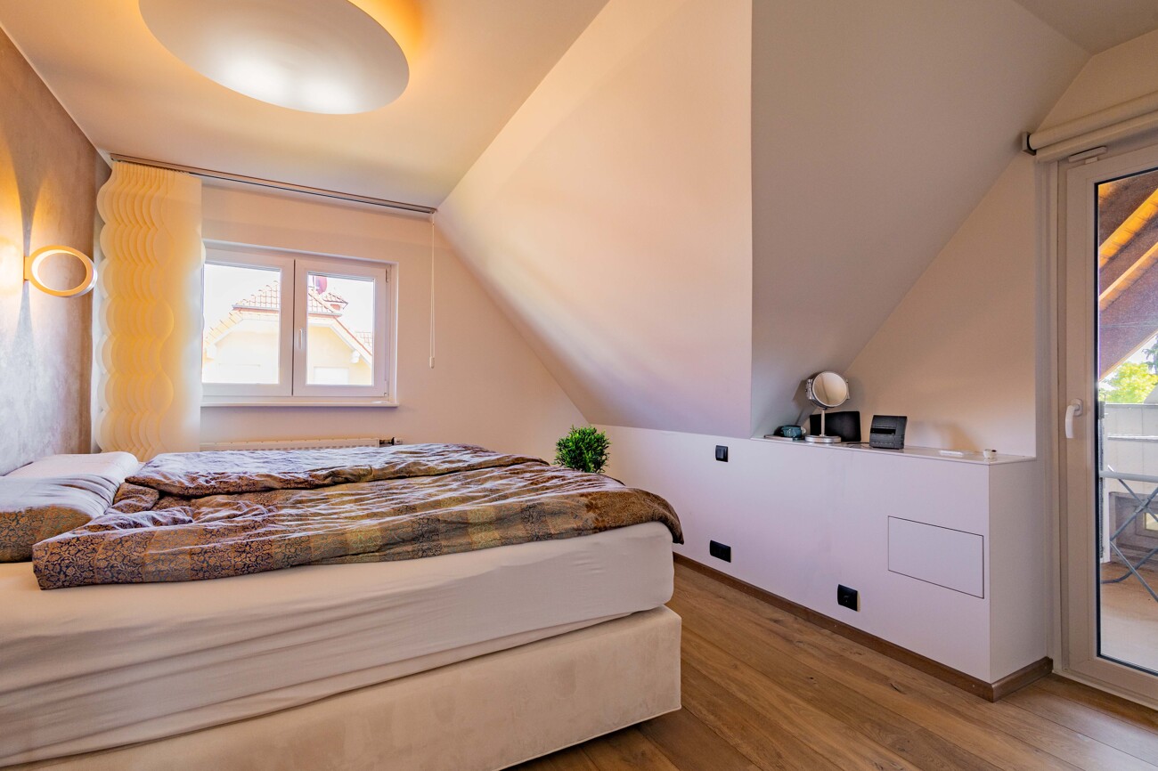 Schlafzimmer mit Balkon