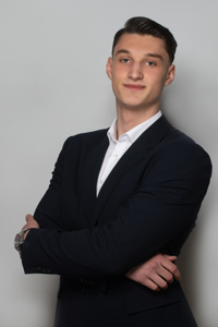 Herr Luca Grecu 